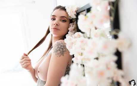 Pia Lora ヌードモデル 写真