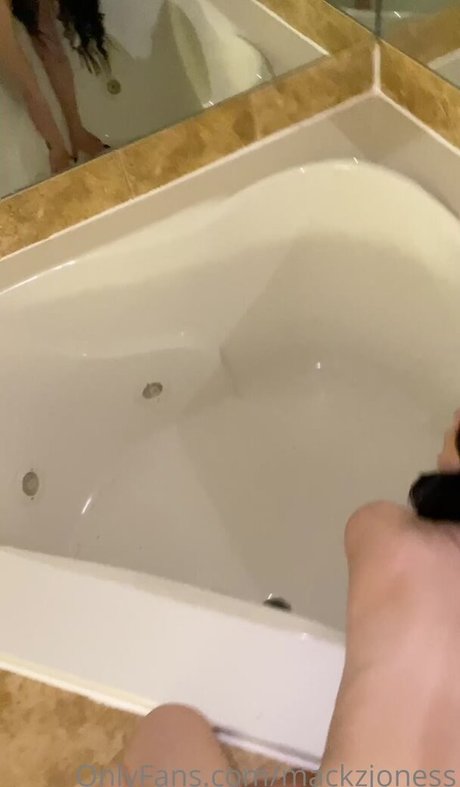 Mackenzie Jones HDモデル 画像