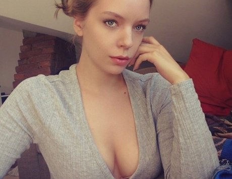 jovi fragole アートモデル 画像