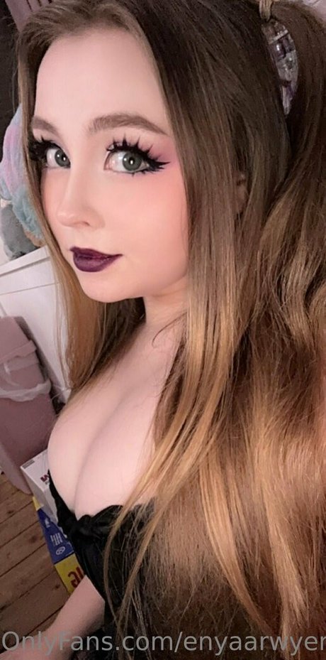 かわいいティーンのオンリーファンズ アダルト 写真