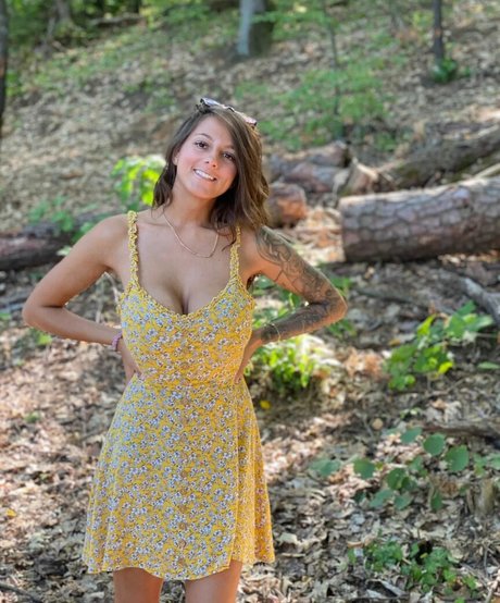 黒檀の猫オンリーファンズ エロチック 写真