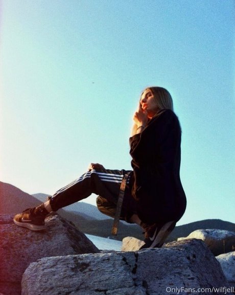 巨乳ブルネットオンリーファンズ ポルノ 画像