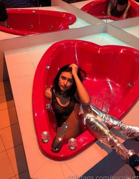 escobutt ポルノ女優 画像