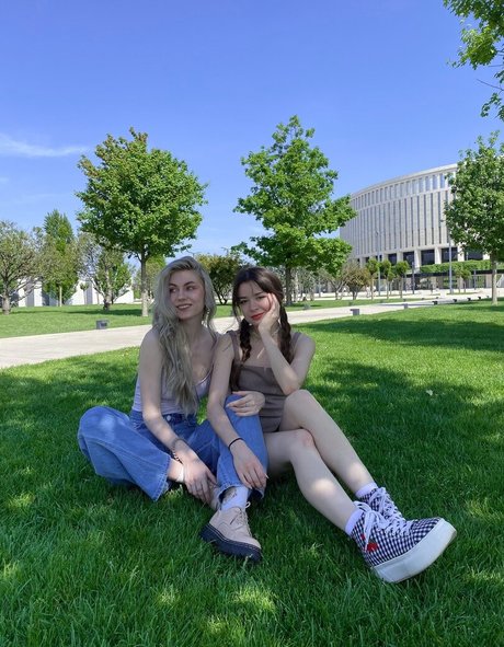 フィットネスインフルエンサーオンリーファンズ アートヌード 写真