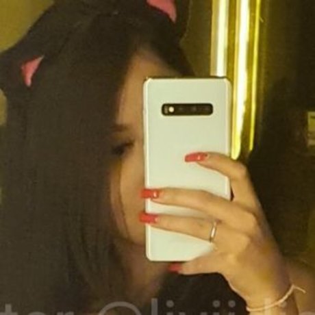 Livia Dias 限定スター 写真