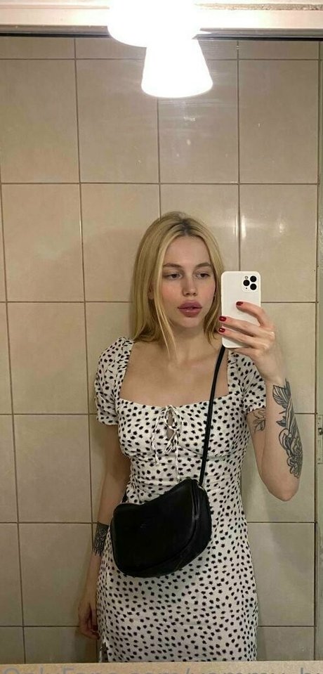 BBWシーメールオンリーファンズ ヌード 画像