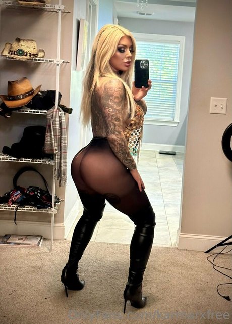 おっぱいオンリーファンズ セックス 写真