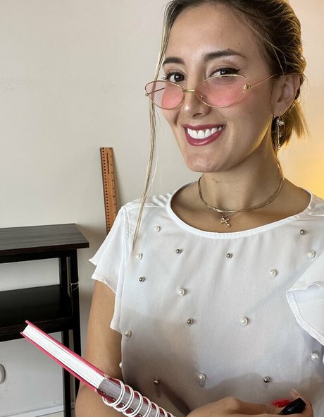 oliviasmiithfree ヌード女優 写真