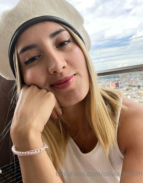 oliviasmiithfree かわいいポルノスター 画像