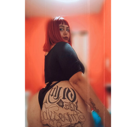 chachekush420 裸のポルノスター 画像