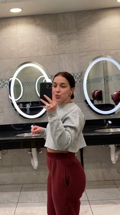 rhyrhyie 高品質のスター ギャラリー