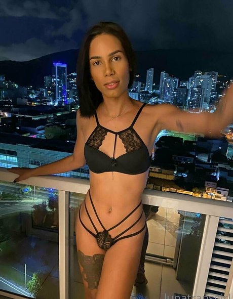 熟女の足オンリーファンズ ヌード 写真