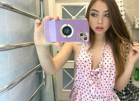 OnlyFansの普及 無料ポルノ 写真