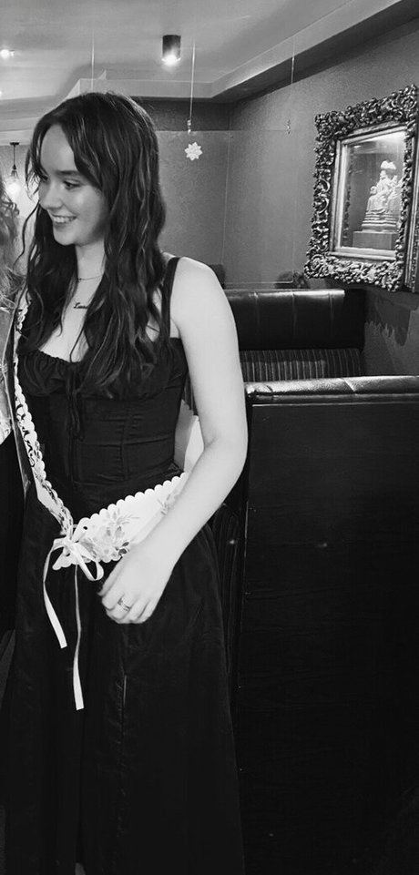 ラバーオンリーファン セクシー 写真