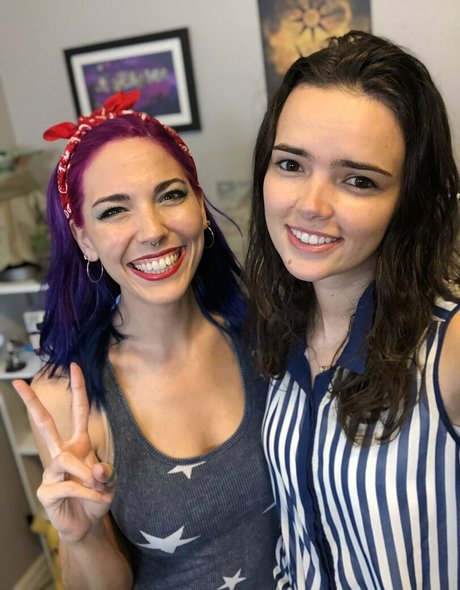 太めのブロンドオンリーファンズ ホットポルノ 写真