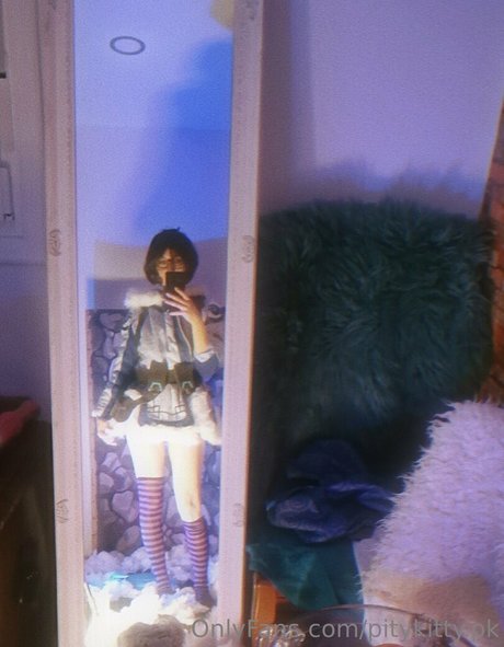 ソロオンリーファンズ 無料エロ 写真