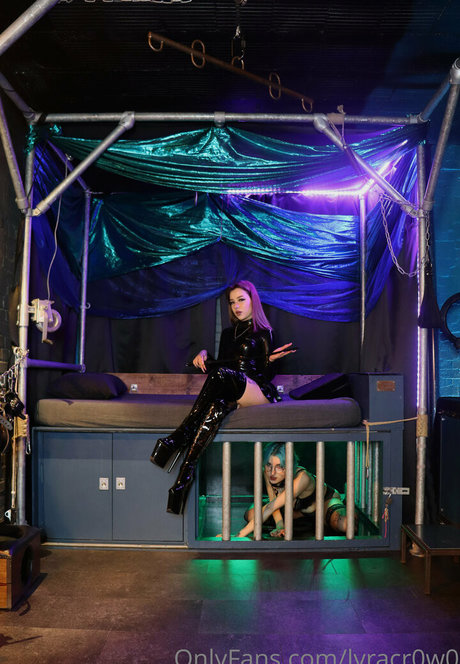 lyracr0w0 ポルノスター エロティック 写真