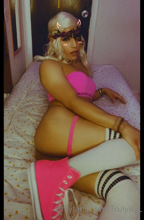 巨乳 パイズリ OnlyFans ポルノ 写真