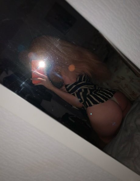 痩せたティーンのオンリーファンズ アダルト無料 写真