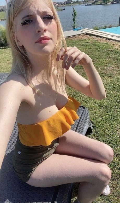 曲線美の女の子オンリーファンズ ポルノ ギャラリー