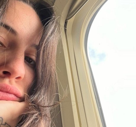 Bea Miller セクシー女優 画像