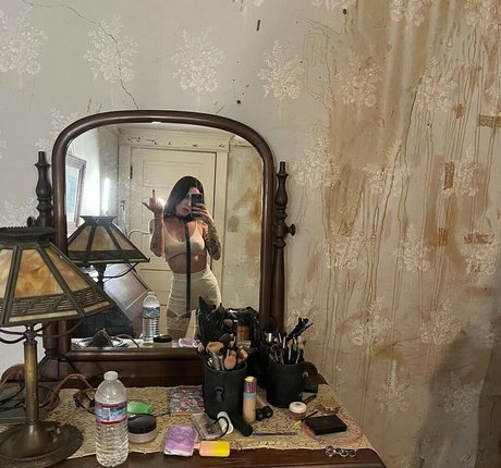 Bea Miller ポルノスター ヌード ギャラリー