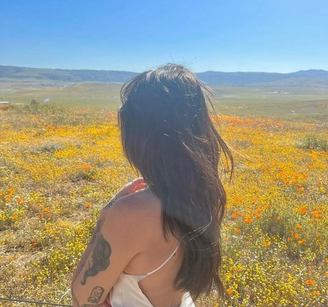 Bea Miller かわいいポルノスター 写真