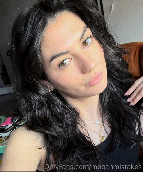 meganmistakes かわいいポルノスター 写真