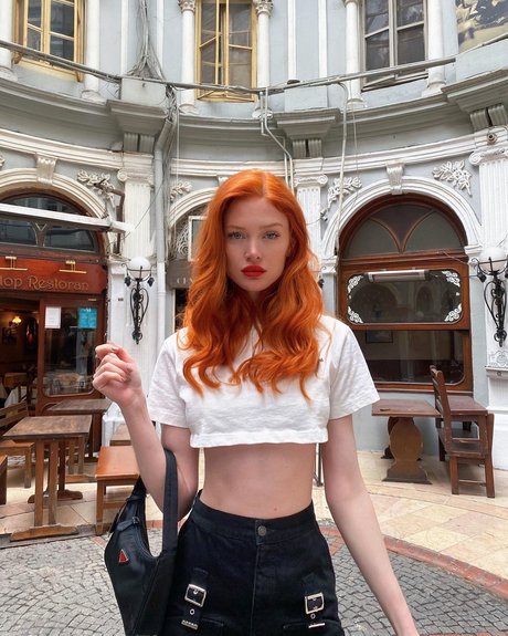 熟女の足オンリーファンズ ヌード 写真