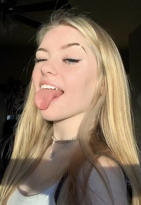 NaomiSkyex 裸の女優 写真