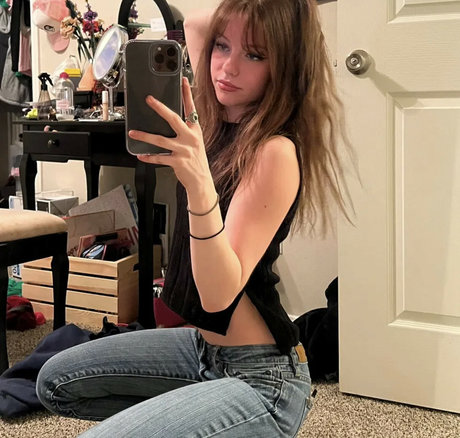 NaomiSkyex 可愛い女優 写真