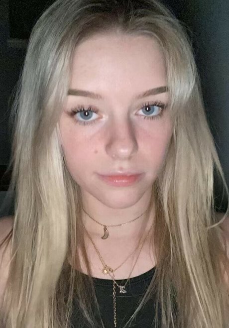 NaomiSkyex 美しいモデル 写真