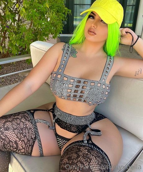 elyybella ポルノモデル 画像