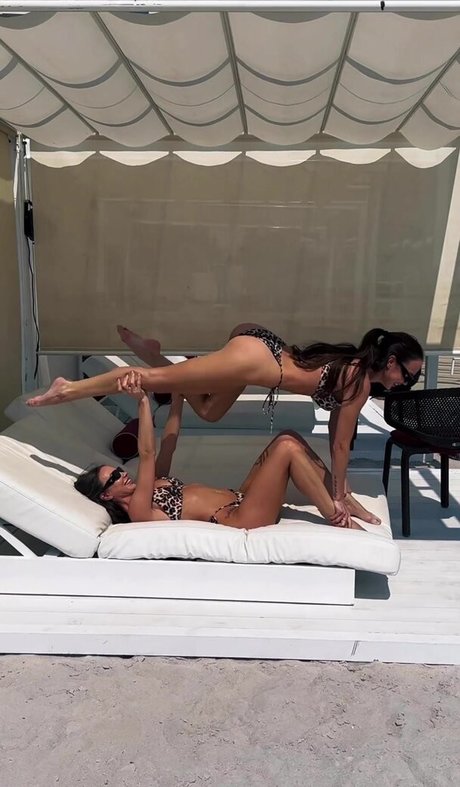 djtwins official 裸のポルノスター 写真