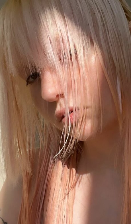 ダーティトークオンリーファンズ ホットヌード 写真