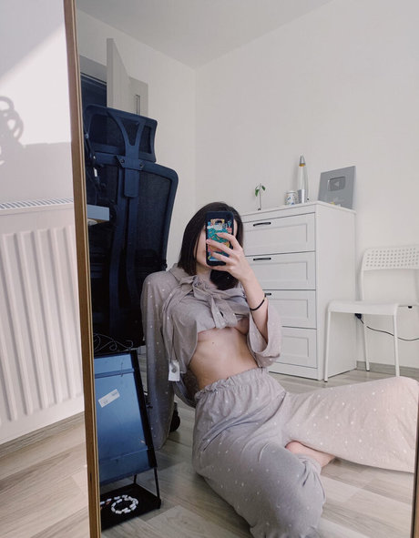 ロシアのお母さんOnlyFans アート裸 写真