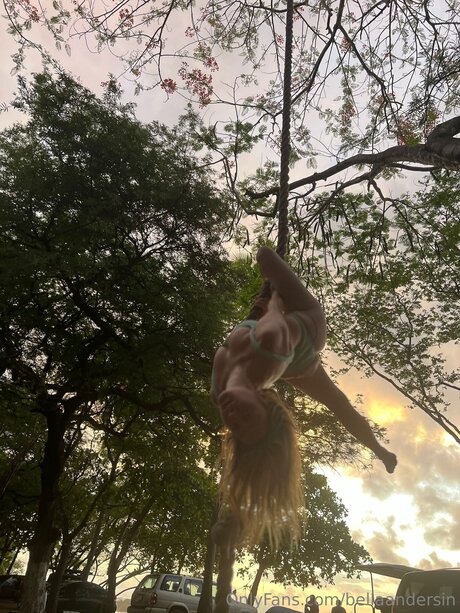 BellaAndersin トップポルノスター 写真