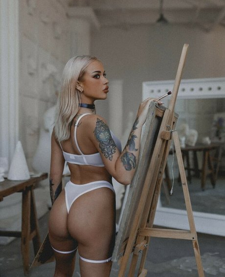 背が高くて巨乳のOnlyFans アート裸 アーカイブ