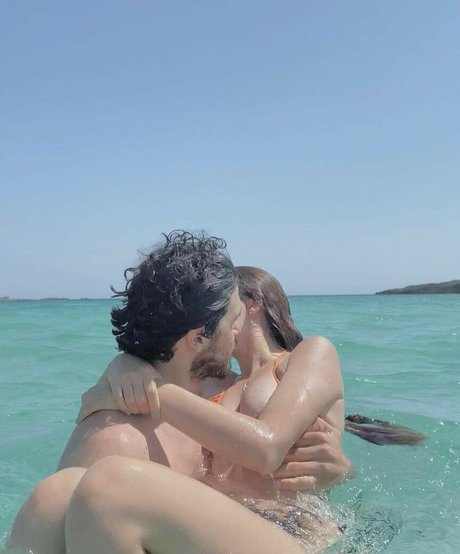 曲線美のシーメールOnlyFans アダルト無料 写真