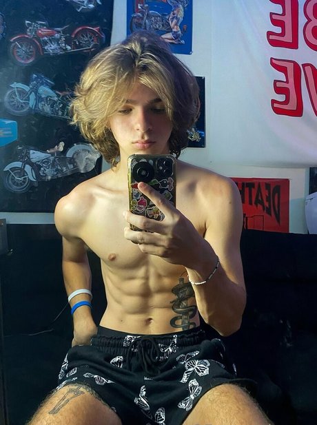 onlybonez スター 裸 ギャラリー