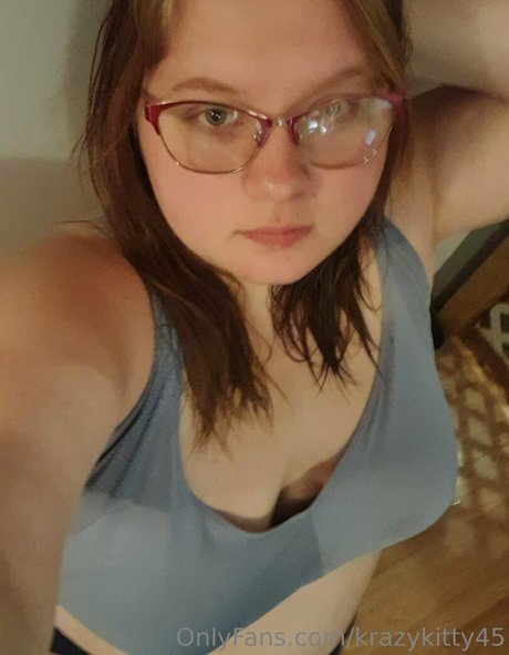 妊娠中のアジア人オンリーファンズ エロチック 写真