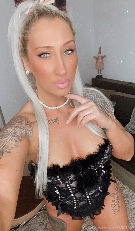 背が高くて巨乳のOnlyFans 無料セクシー 写真