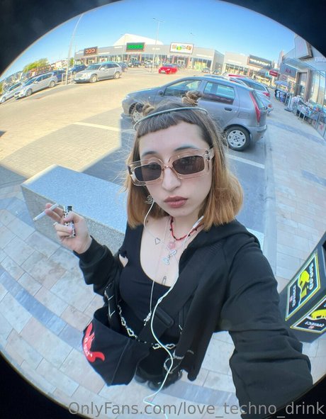 love techno drink 可愛いモデル 写真