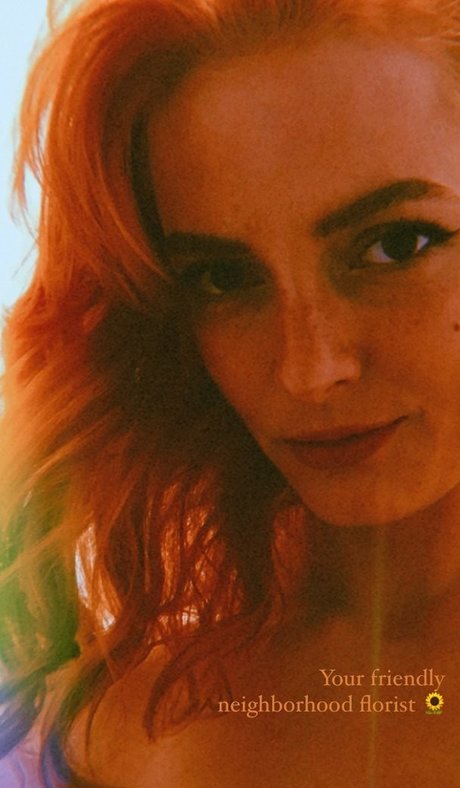 Dakota Blue Richards 美しいモデル 写真