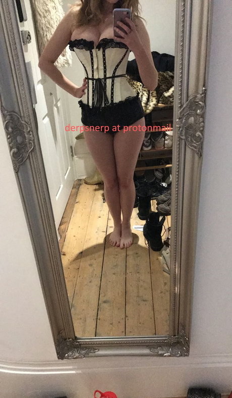 Dakota Blue Richards アートモデル 写真