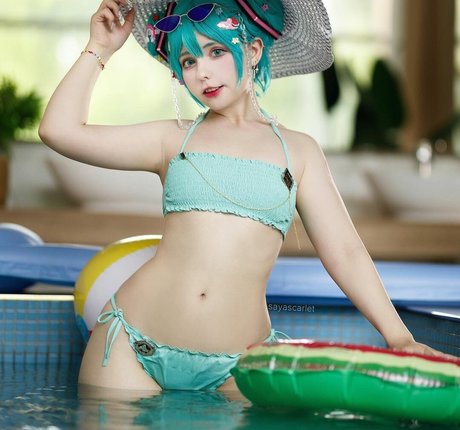 小柄なティーンオンリーファン アートヌード 写真