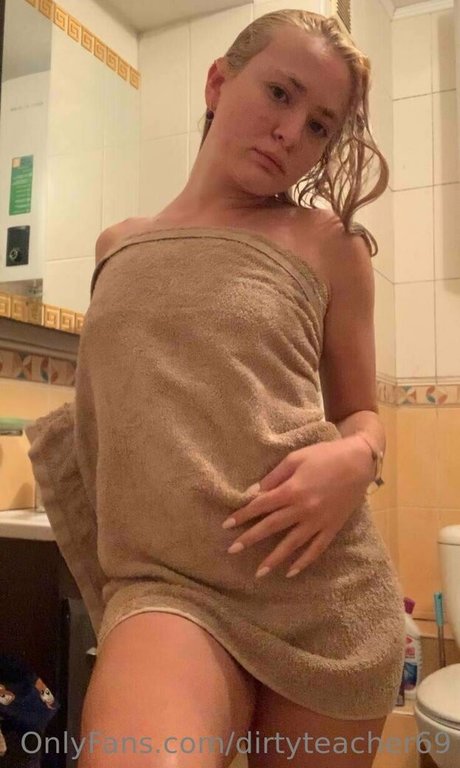 大きなお尻と巨乳のオンリーファンズ ポルノ ギャラリー