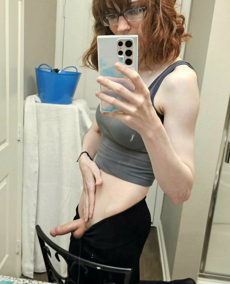 巨大なチンポを持つシーメールオンリーファンズ アートxxx 写真