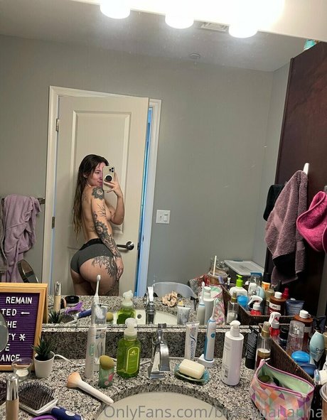 ダーティトークオンリーファンズ セクシーヌード 画像