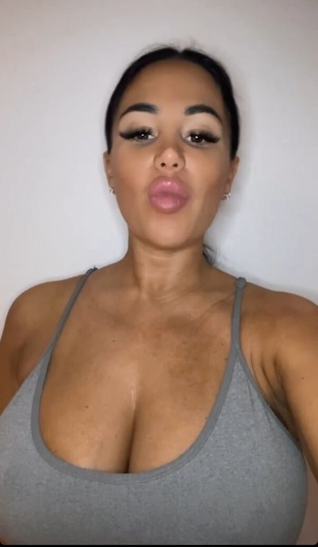 クーガーオンリーファンズ トップ 写真